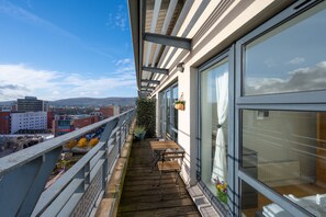 Apartamento, banheiro privativo | Vista da sacada