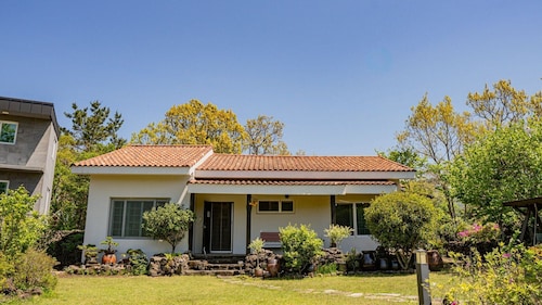 Jeju Supgol Dokchae Pension
