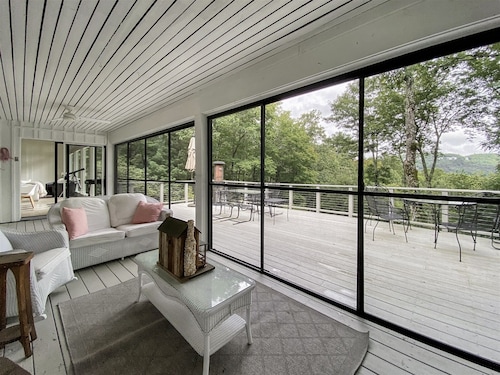 The Tree House | Elegant Mid-Century Modern with Guest Cottage & Hot Tub