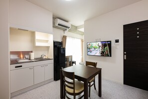 Blackout curtains, free WiFi, bed sheets - staytus (Kagoshima)