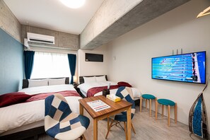 Cortinas blackout, wifi gratis y ropa de cama