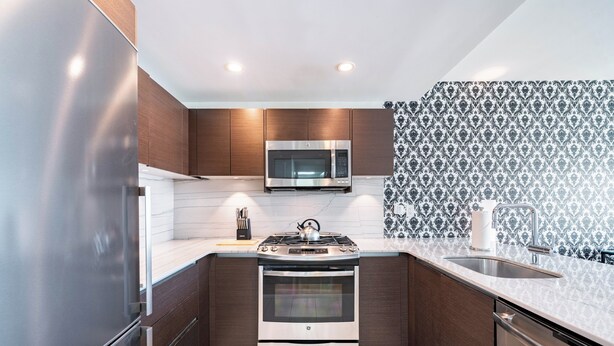 Coffee/tea maker, fridge, microwave, oven