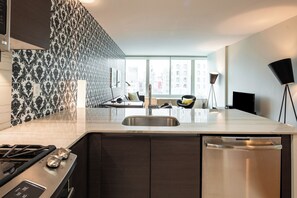 Unclassified image, 2 of 25, button