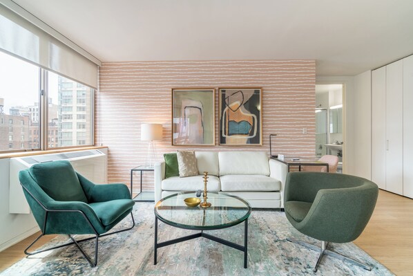 TV - Modern One Bedroom in Chelsea, Steps from the High (New York)