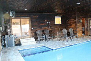 Alberca techada y alberca climatizada