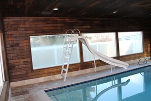 Inomhuspool och uppvärmd pool