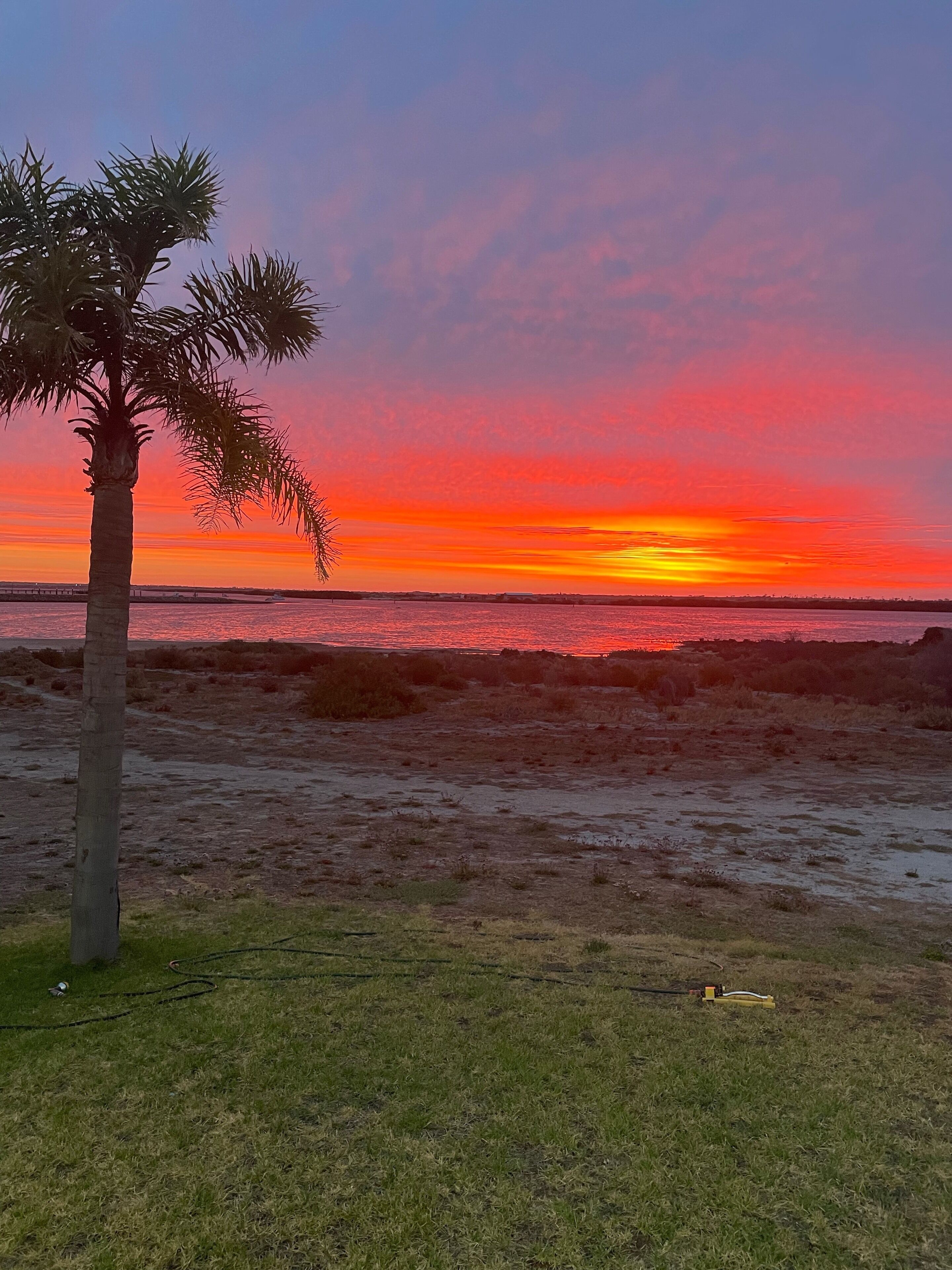 Great little Summer rental shack right on the beach...Available from Nov 9th. — image 18