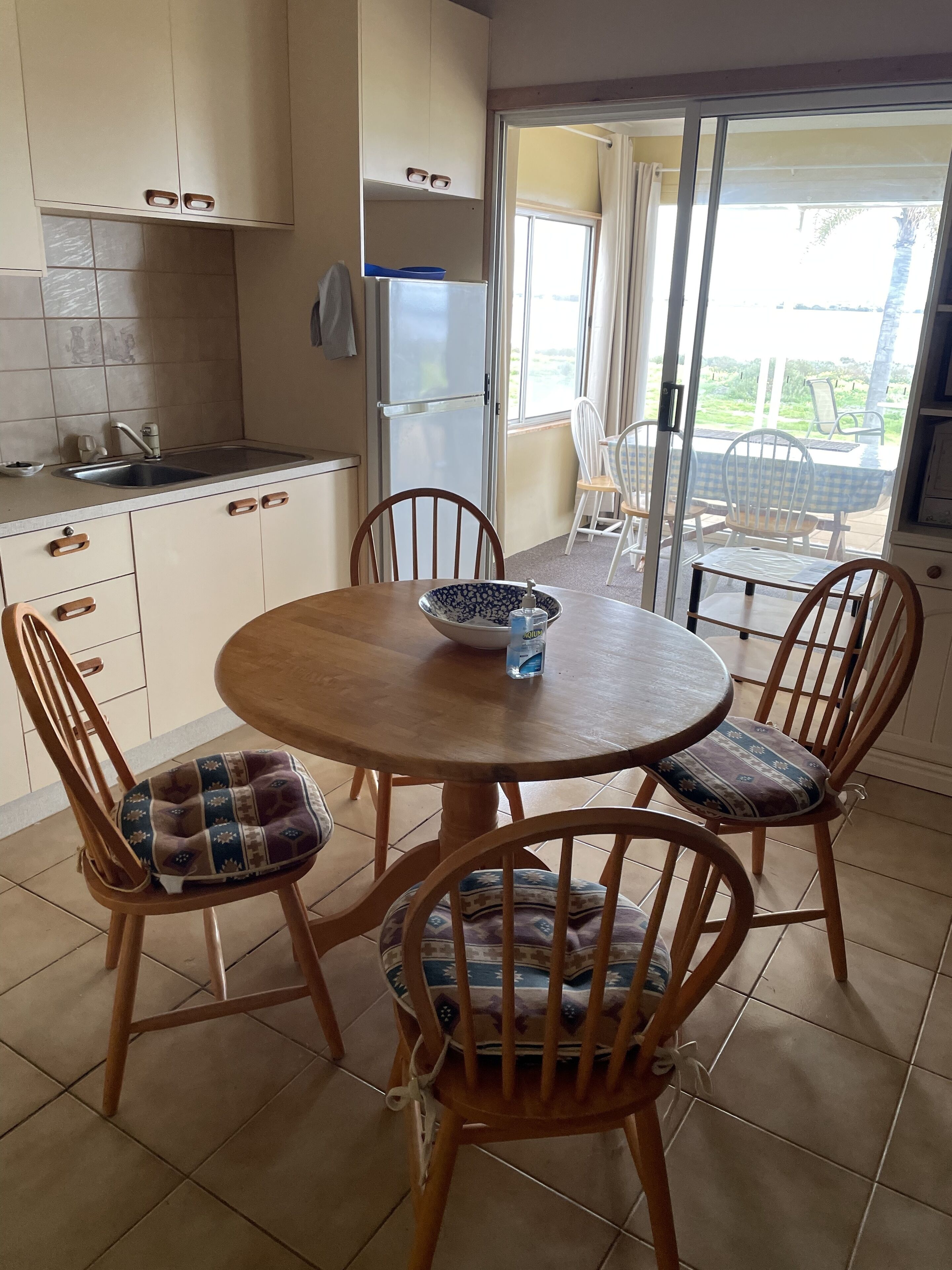 Great little Summer rental shack right on the beach...Available from Nov 9th. — image 10