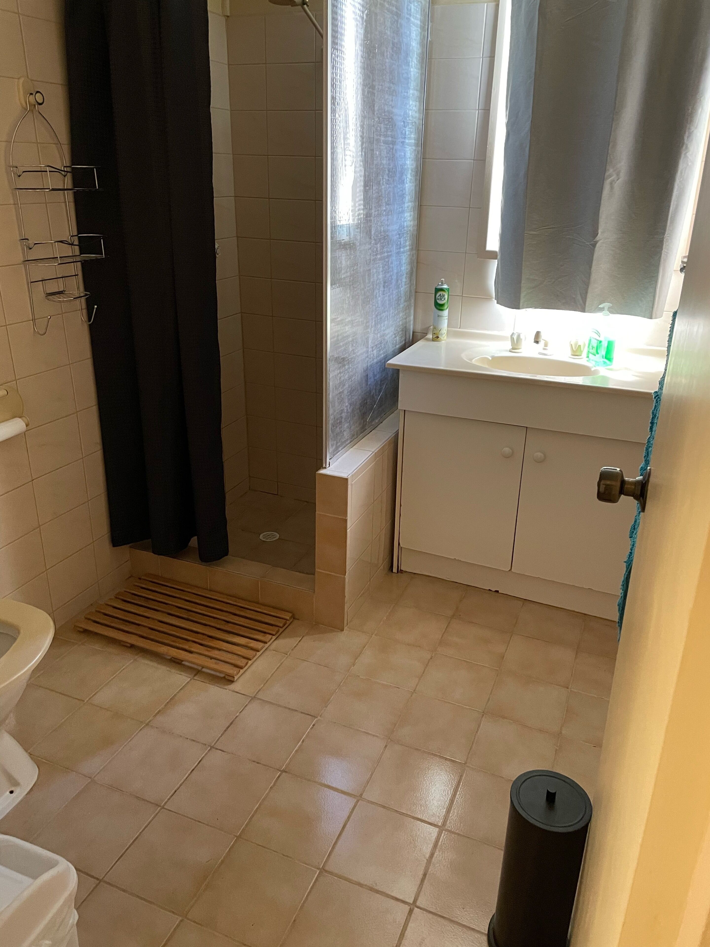 Great little Summer rental shack right on the beach...Available from Nov 9th. — image 15