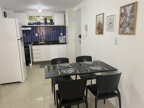 Comfort Apartment | Dining room - Bela Hospedagem - Theo Flat em Cabo Branco (João Pessoa)