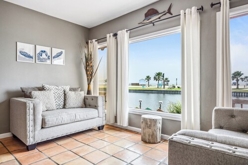 Backyard fishing & birdwatching - 3,600sqft home near beach w/ hot tub, gazebo