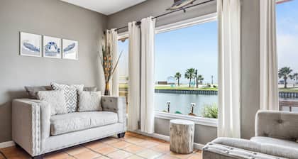 Backyard fishing & birdwatching - 3,600sqft home near beach w/ hot tub, gazebo