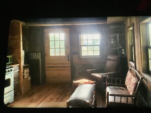 Shower, hair dryer, towels, soap - Rustic Cabin on 7 Acres (Sparta)