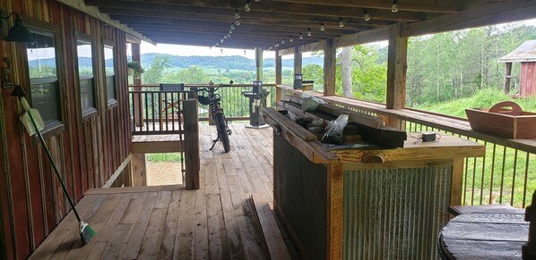 Property grounds - Rustic Cabin on 7 Acres (Sparta)