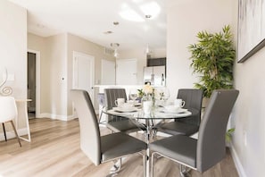 Dining - Downtown - Mins to NYC FreeParking-Mins to EWR (Newark)