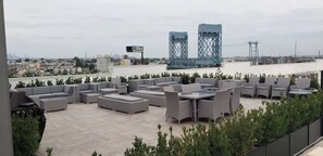 Outdoor dining - Downtown - Mins to NYC FreeParking-Mins to EWR (Newark)
