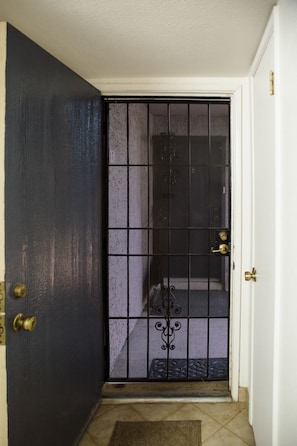 Interior - 2 Bedroom Condo in a PERFECT location (Phoenix)