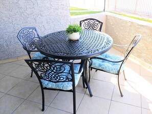 Outdoor dining - 2 Bedroom Condo in a PERFECT location (Phoenix)