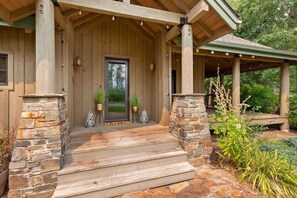 Exterior detail - Dog Friendly Luxe Family Home | Marina, Trails (Dover)