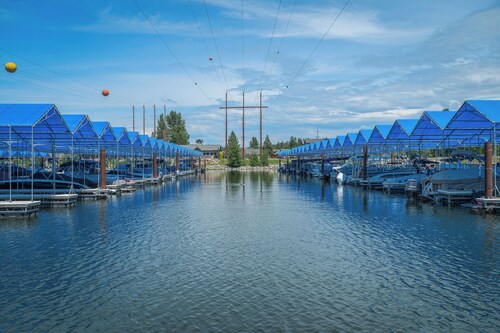 Dog Friendly Luxe Family Home in Dover Bay