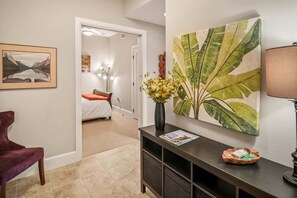 Cuna de viaje, wifi y ropa de cama 