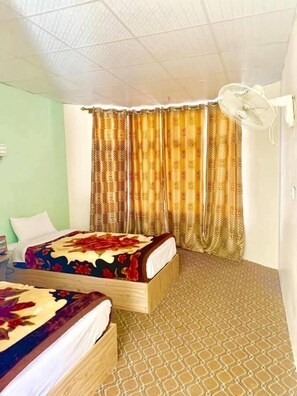 Deluxe Twin Room - Hunza Panorama Hotel (Karimabad)
