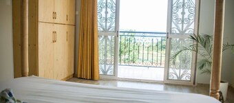 5-bed Lakeview Villa with roofterrace and kidspond