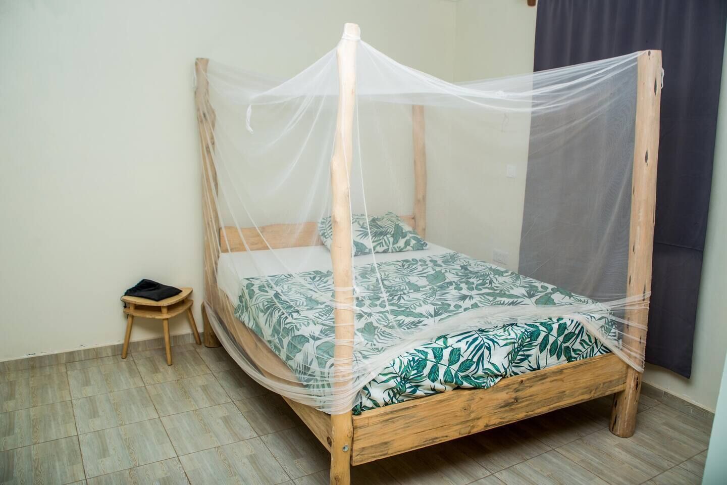4 bedrooms, iron/ironing board, bed sheets