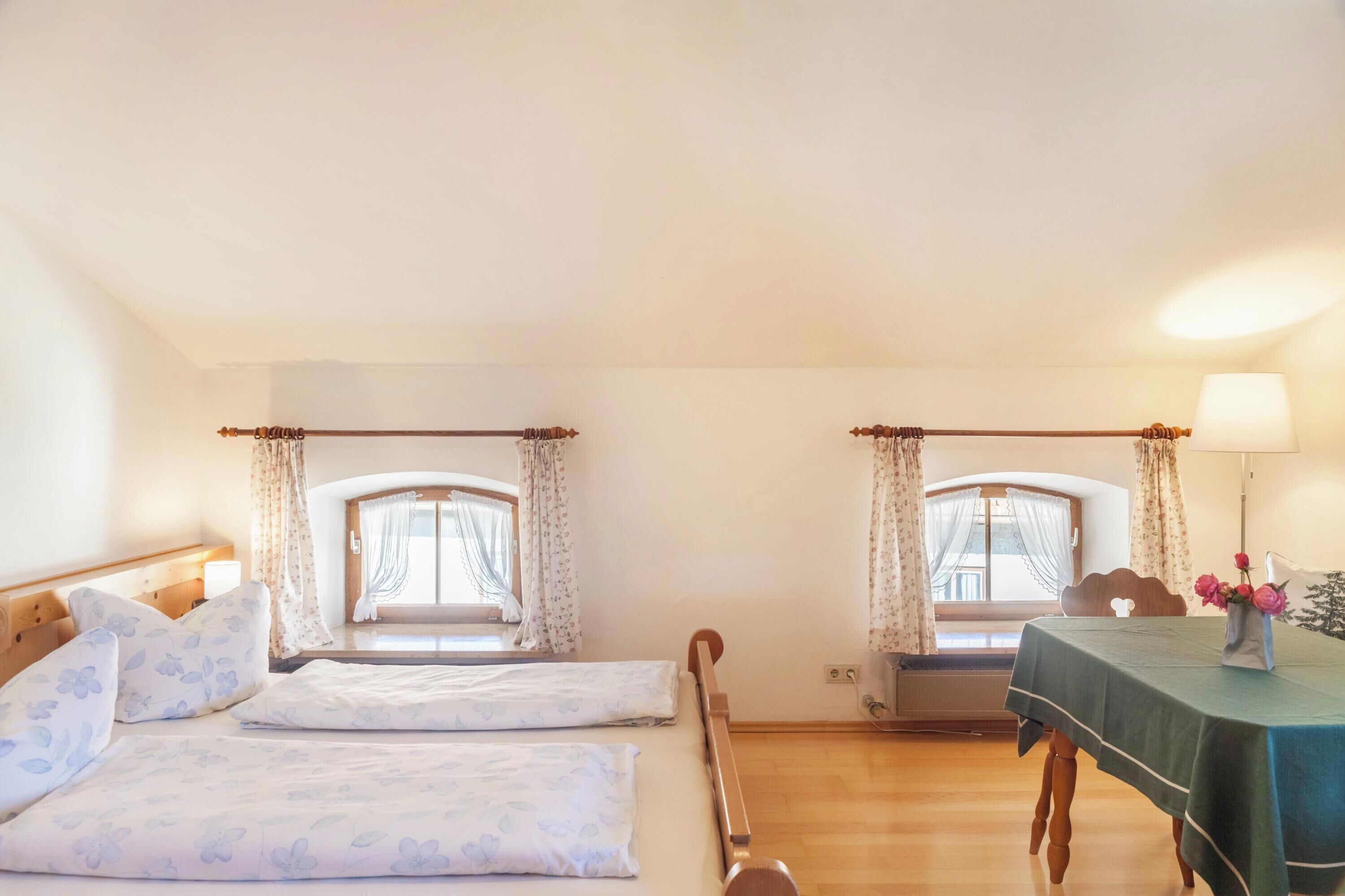 1 dormitorio, tabla de planchar con plancha, wifi gratis y ropa de cama