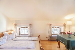 1 soverom, strykejern/-brett, wi-fi (inkludert) og sengetøy