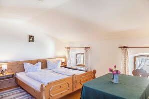 1 bedroom, iron/ironing board, free WiFi, bed sheets - Holiday Apartment Talblick with Mountain View, Wi-Fi (Jachenau)