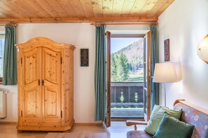 TV, ping pong - Holiday Apartment Karwendelblick with Mountain View (Jachenau)