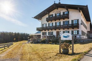 Exterior - Holiday Apartment Karwendelblick with Mountain View (Jachenau)