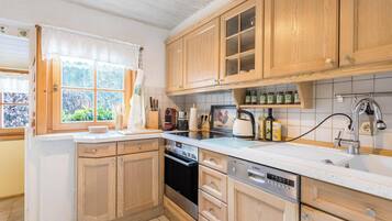 冰箱、微波炉、烤箱、炉灶