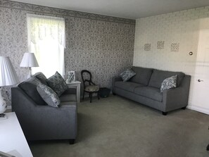 Smart TV - Country Farmhouse (New Columbia)