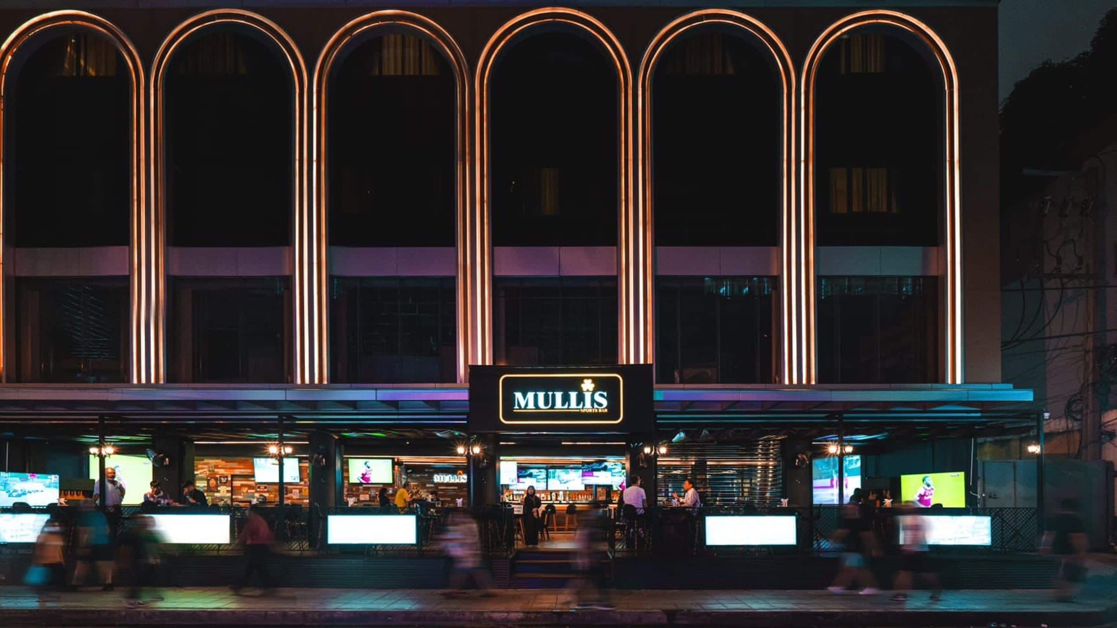 breakfast, lunch and dinner served