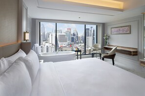 Jacuzzi Corner Club Lounge Access | Ropa de cama de alta calidad, edredón y minibar 