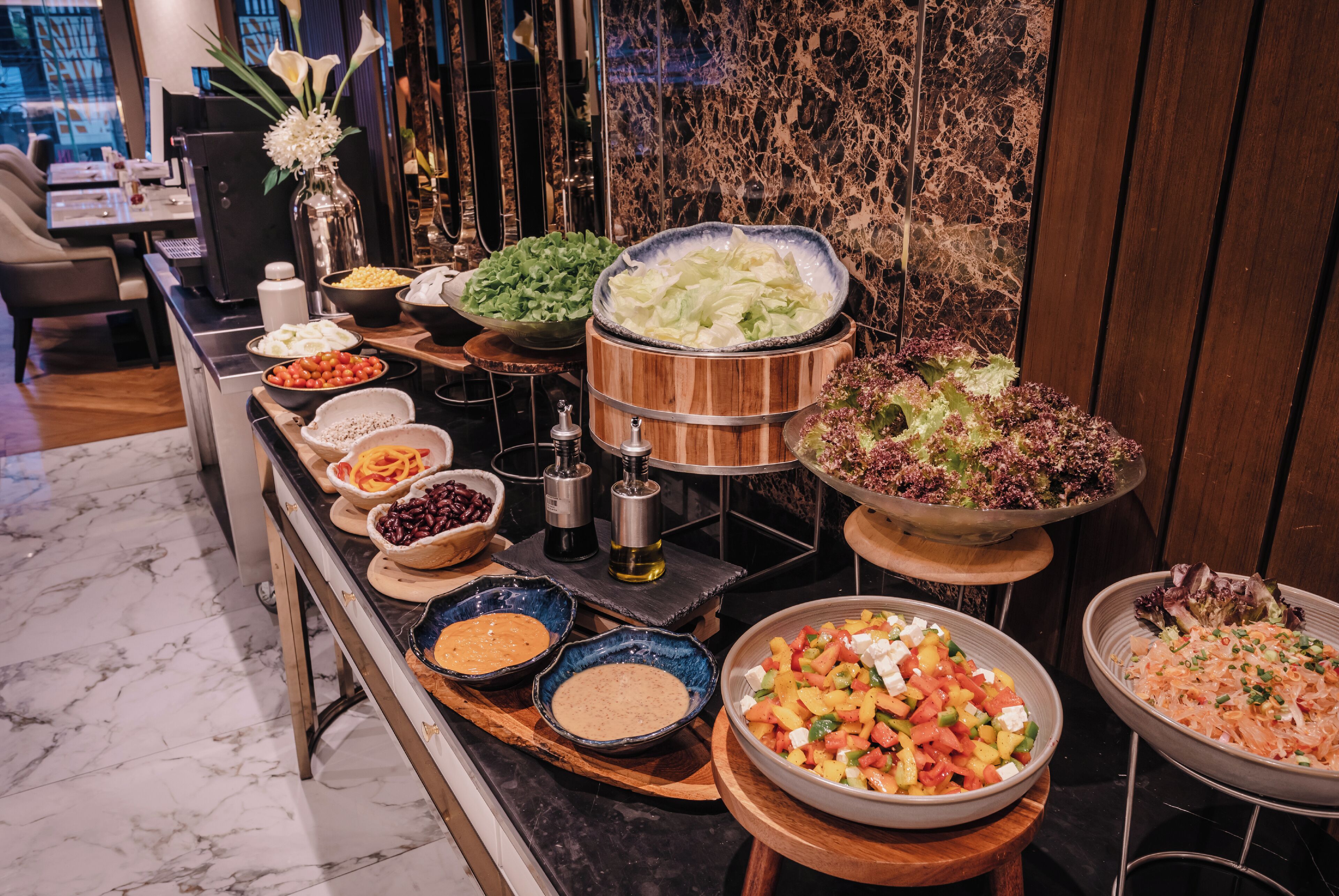 daily buffet breakfast (thb 470 per person)