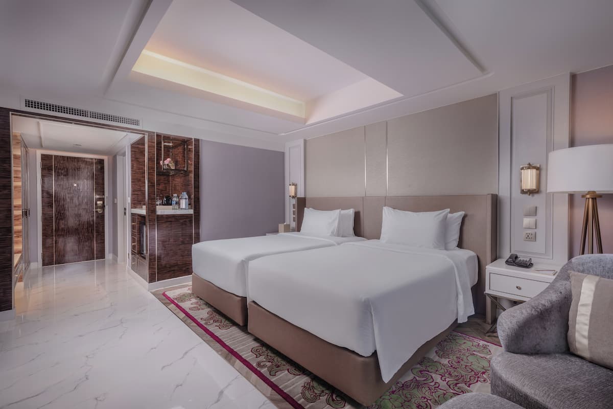 Premier Room - Twin Bed | Hypo-allergenic bedding, down duvets, minibar, in-room safe