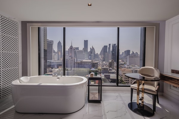 Ropa de cama de alta calidad, cubrecamas y minibar