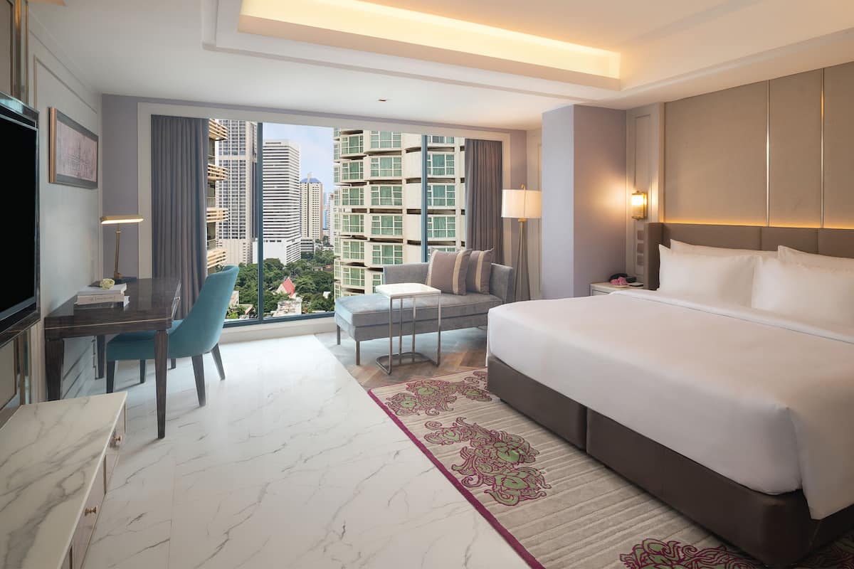 Premium bedding, down comforters, minibar, in-room safe