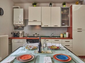 Frigorifero, microonde, forno, lavastoviglie