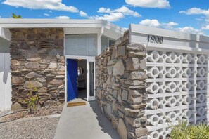 Exterior detail - Hip Twin Palms Mid-Century (Palm Springs)