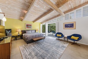 3 bedrooms, desk, iron/ironing board, travel cot - NEW: Fun and Fabulous Renovation in Twin Palms (Palm Springs)