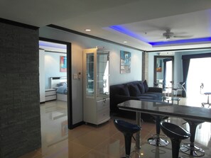 Apartment, 1 Bedroom, Smoking, Balcony | Dining