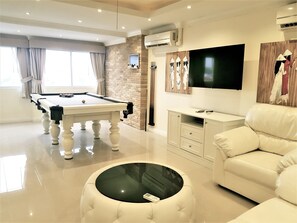 Room amenity - Large, Stylish 2 bed Apartment With Pool Table in Pattaya (Pattaya)