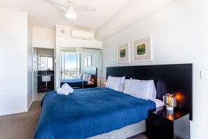 2 bedrooms, iron/ironing board, bed sheets