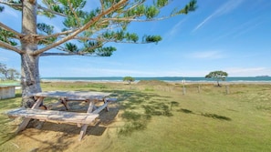 Outdoor dining - Driftwood on the Beach - Sea View Unit 9 (Yeppoon)