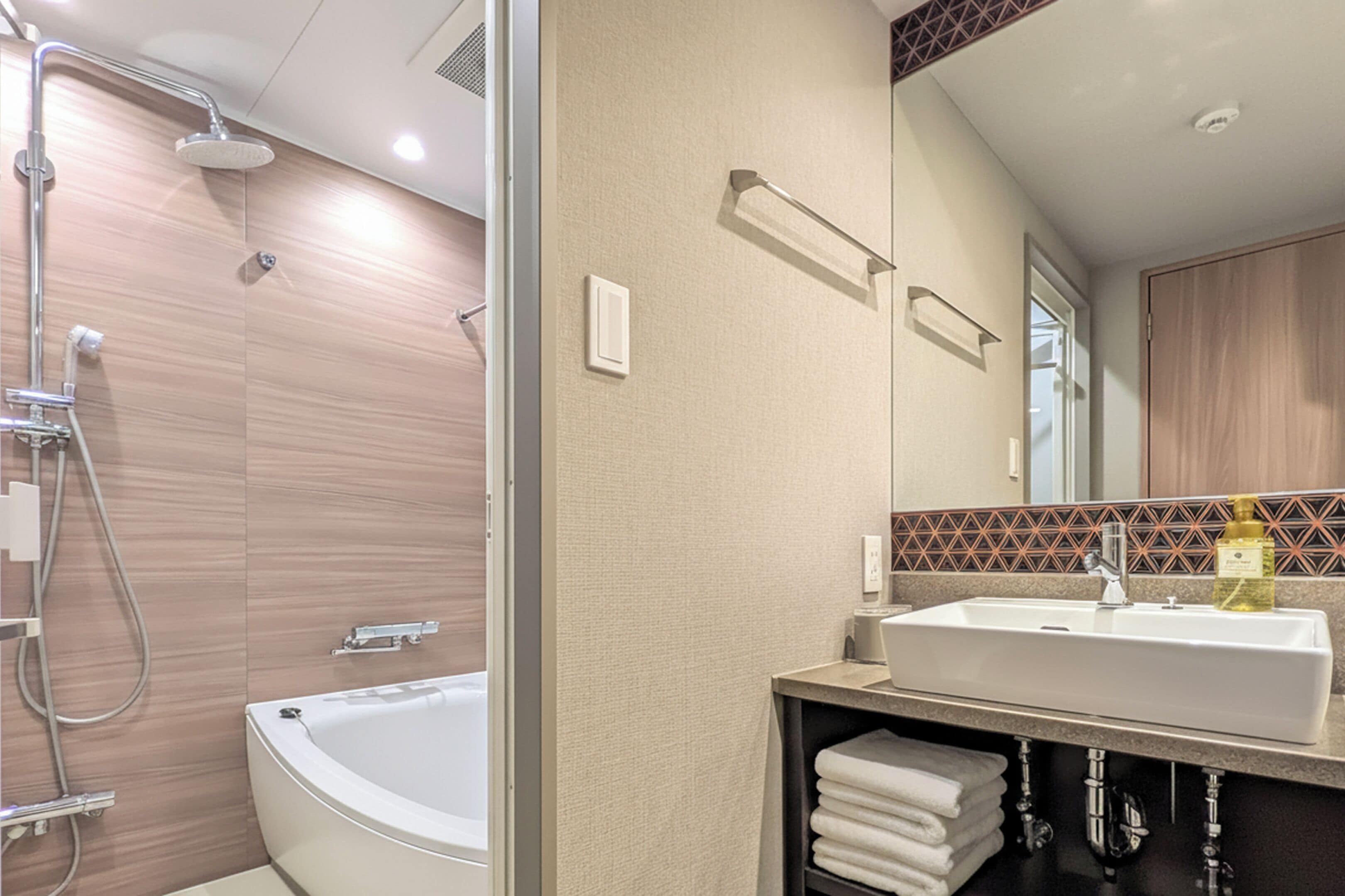 Deluxe Japanese Room for 1-5 guests, Non Smoking (Basement floor will be assigned) | Bathroom | Separate tub and shower, free toiletries, hair dryer, slippers