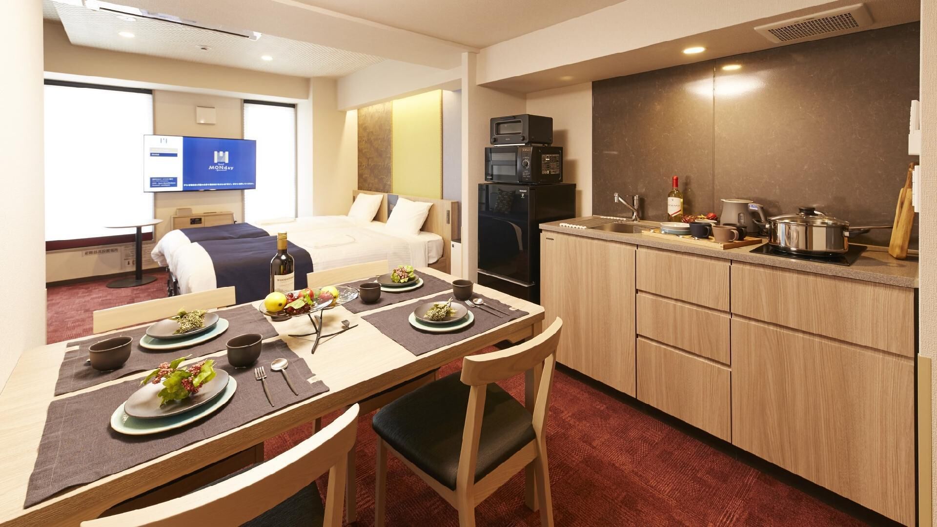 ผ้านวมขนเป็ด, ตู้นิรภัยในห้องพัก, โต๊ะทำงาน, เตารีด/โต๊ะรีดผ้า